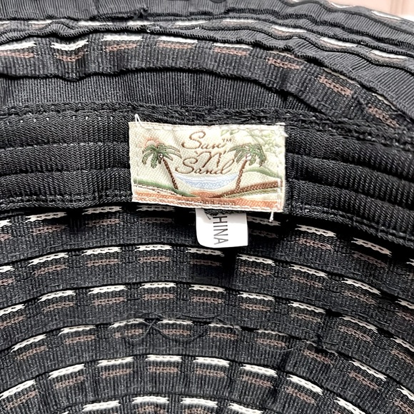 Sun ‘N’ Sand- Posable Brim Sun /Shade Hat w/ Beaded Flower Trim-Packable-OS - Picture 6 of 6